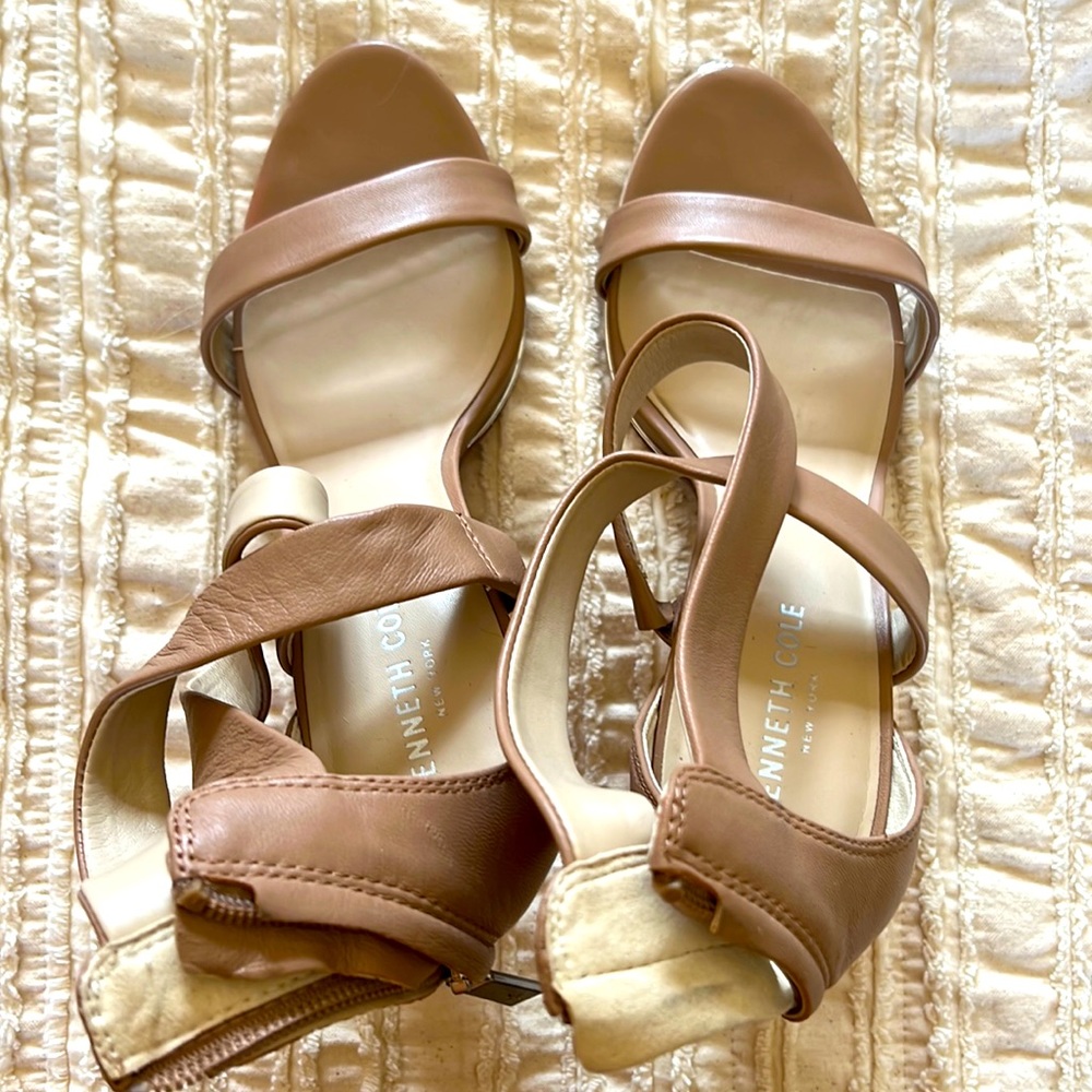 Kenneth Cole Nude Pumps